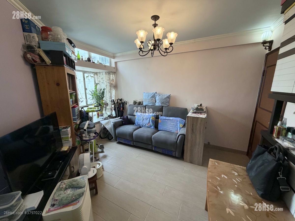 Kingswood Villas Sell 2 Bedrooms , 1 Bathroom 446 ft²