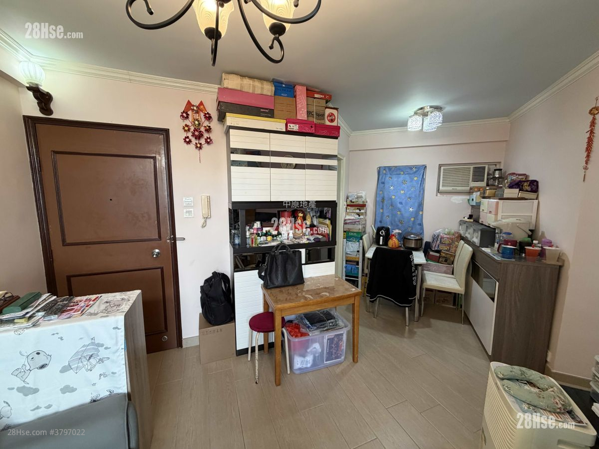 Kingswood Villas Sell 2 Bedrooms , 1 Bathroom 446 ft²