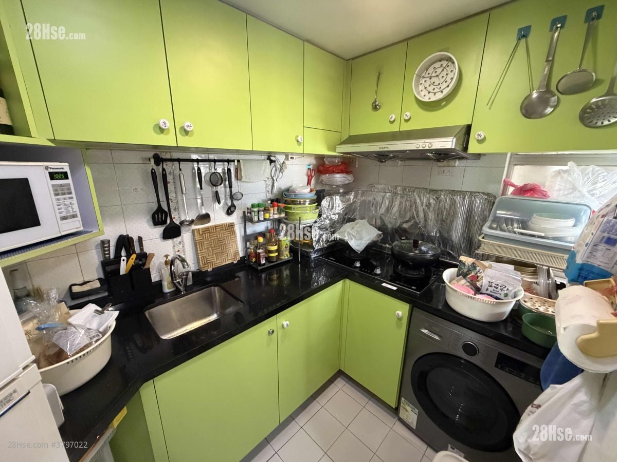 Kingswood Villas Sell 2 Bedrooms , 1 Bathroom 446 ft²