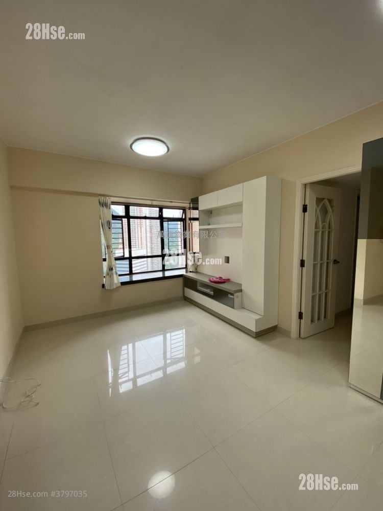 Sunshine City Rental 3 Bedrooms , 2 Bathrooms 551 ft²