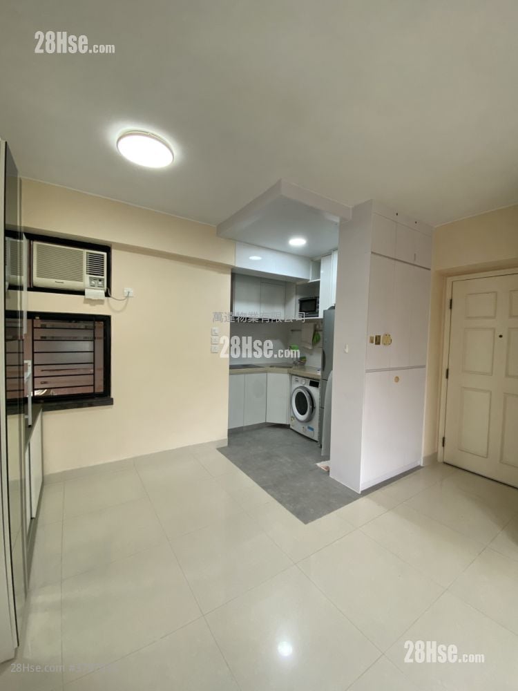 Sunshine City Rental 3 Bedrooms , 2 Bathrooms 551 ft²