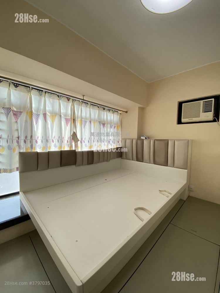 Sunshine City Rental 3 Bedrooms , 2 Bathrooms 551 ft²