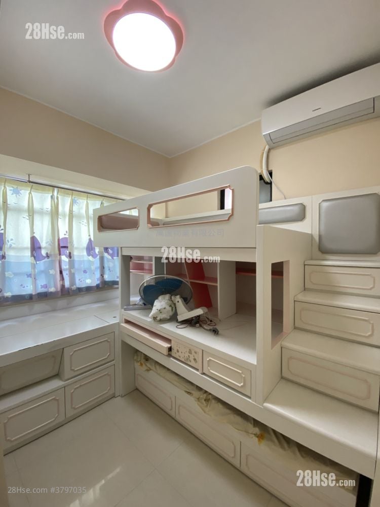 Sunshine City Rental 3 Bedrooms , 2 Bathrooms 551 ft²