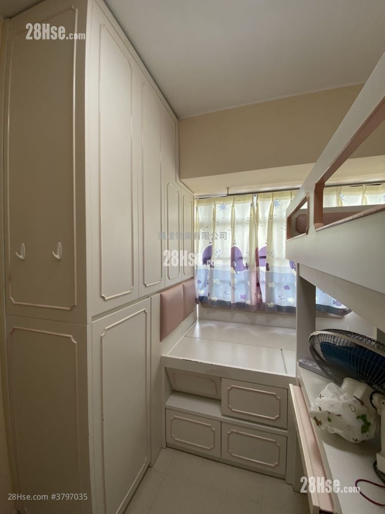 Sunshine City Rental 3 Bedrooms , 2 Bathrooms 551 ft²