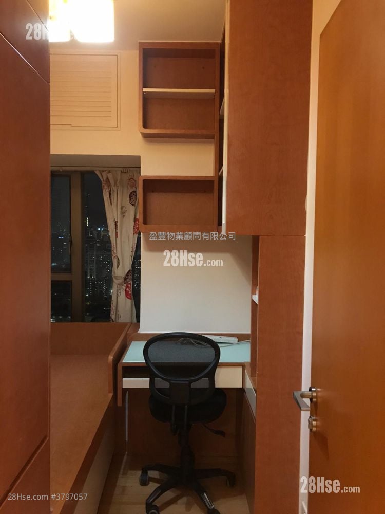 The Zenith Rental 3 Bedrooms , 2 Bathrooms 644 ft²