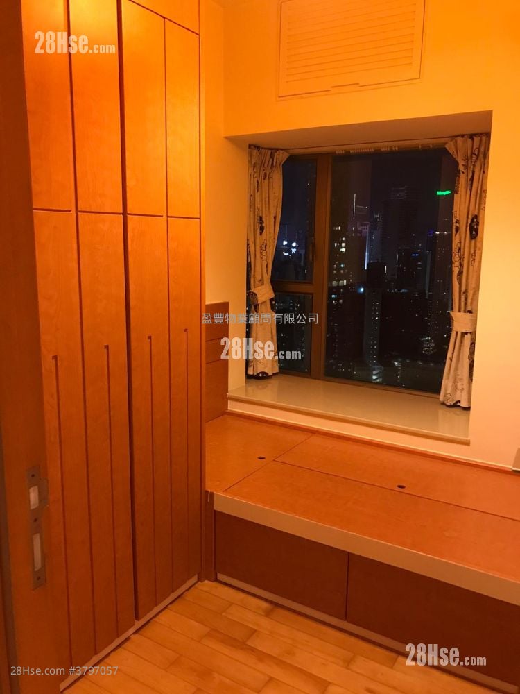 The Zenith Rental 3 Bedrooms , 2 Bathrooms 644 ft²