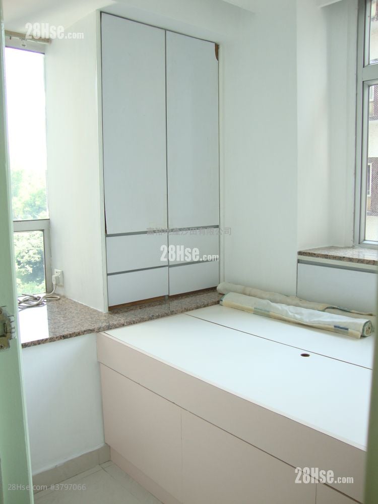 Golden Lion Garden Rental 2 Bedrooms , 1 Bathroom 260 ft²