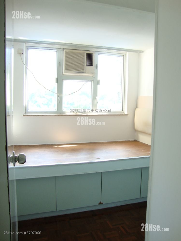 Golden Lion Garden Rental 2 Bedrooms , 1 Bathroom 260 ft²