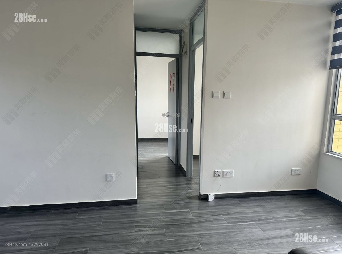 Yu Chui Court Sell 2 Bedrooms , 1 Bathroom 516 ft²