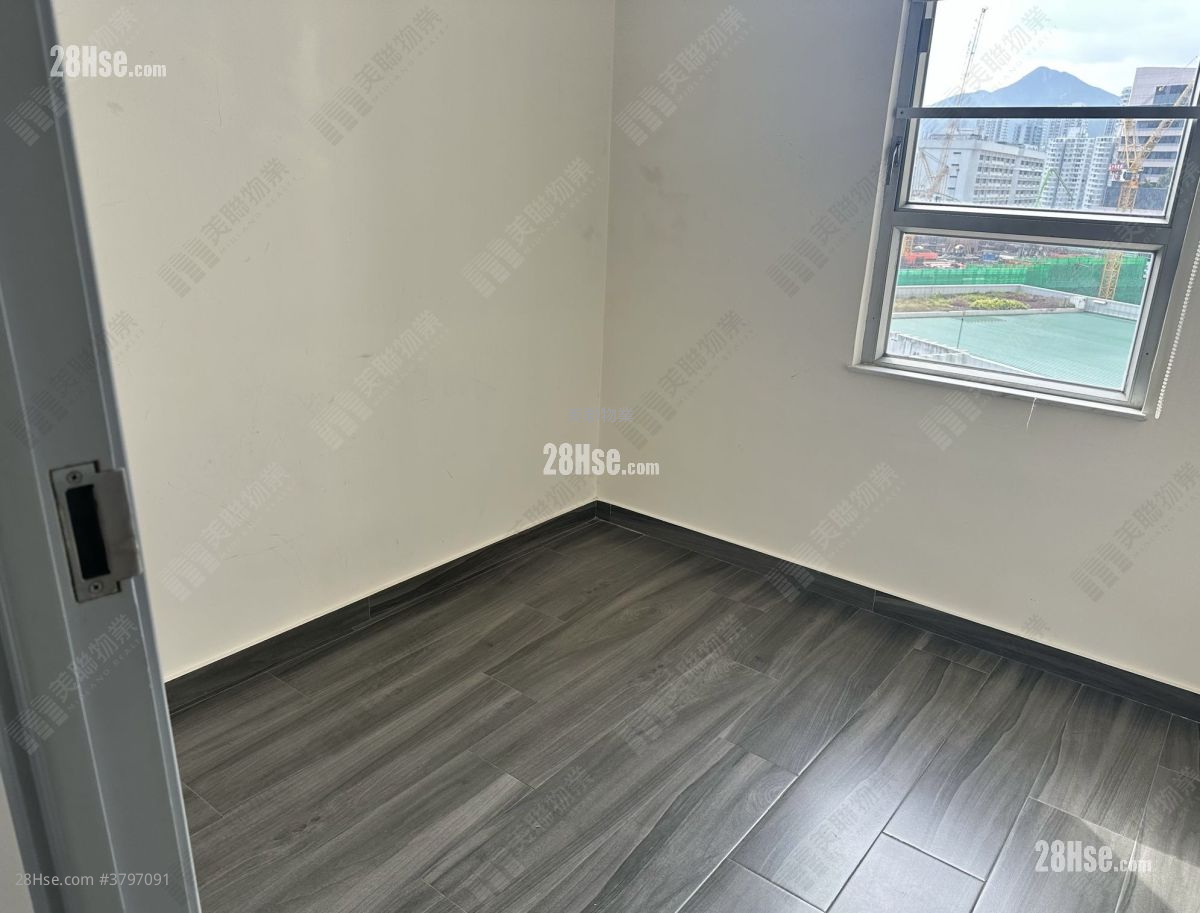 Yu Chui Court Sell 2 Bedrooms , 1 Bathroom 516 ft²