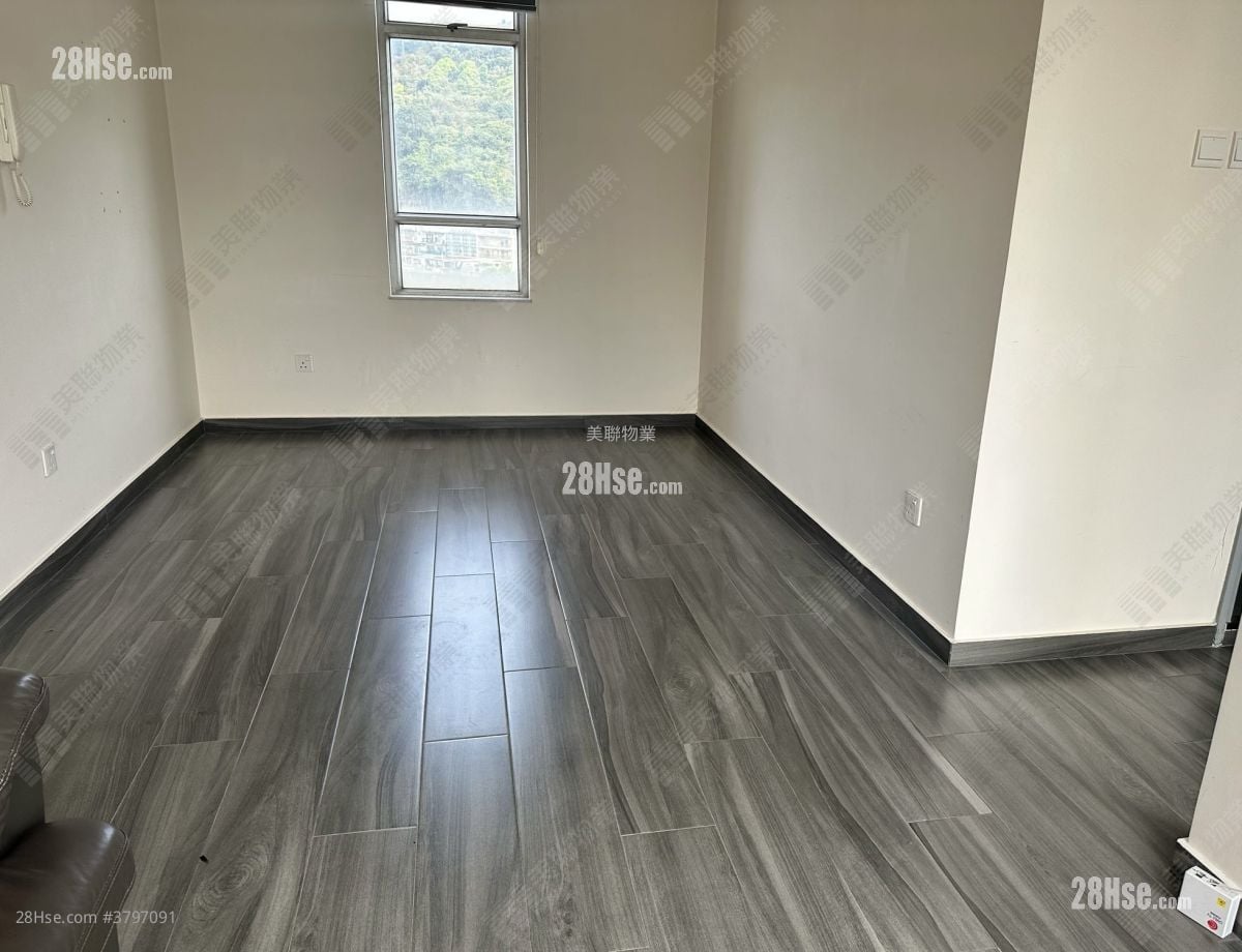 Yu Chui Court Sell 2 Bedrooms , 1 Bathroom 516 ft²