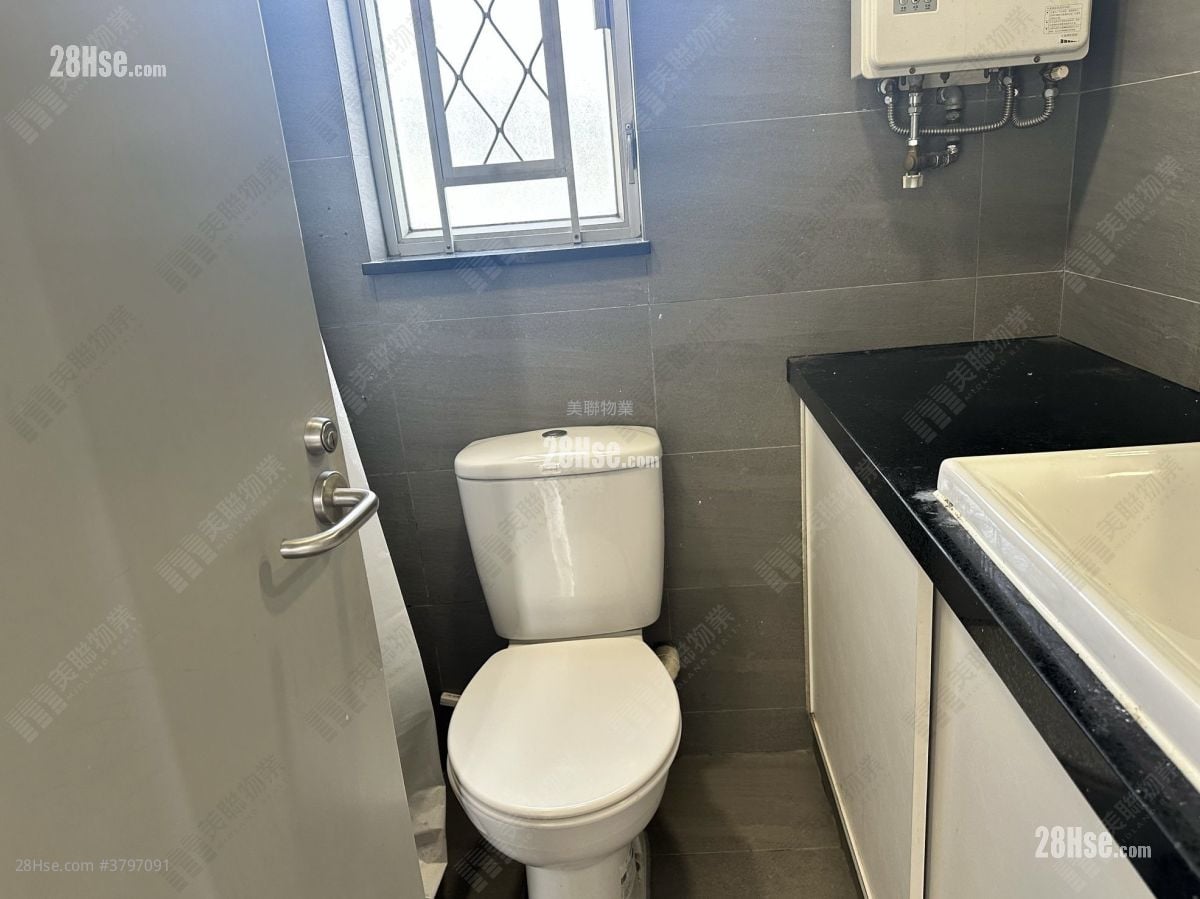 Yu Chui Court Sell 2 Bedrooms , 1 Bathroom 516 ft²