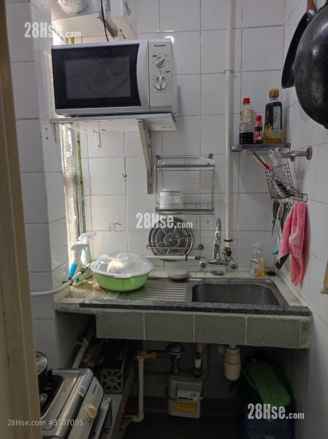 Wan Tau Tong Estate Sell Studio 153 ft²