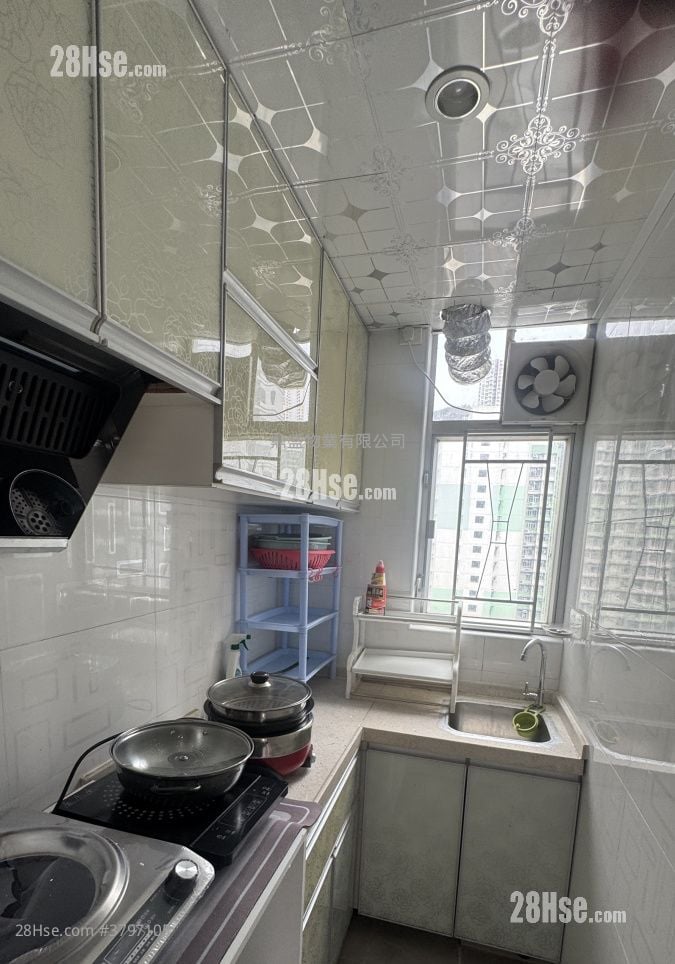 Wah Po Building Rental 2 Bedrooms , 1 Bathroom 305 ft²