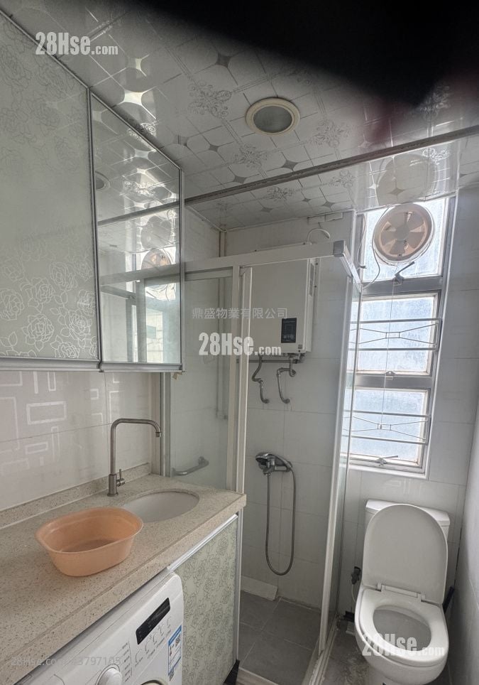 Wah Po Building Rental 2 Bedrooms , 1 Bathroom 305 ft²