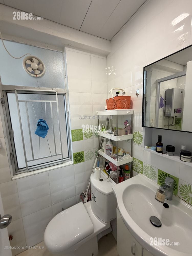 Tai Po Centre Sell 2 Bedrooms , 1 Bathroom 315 ft²