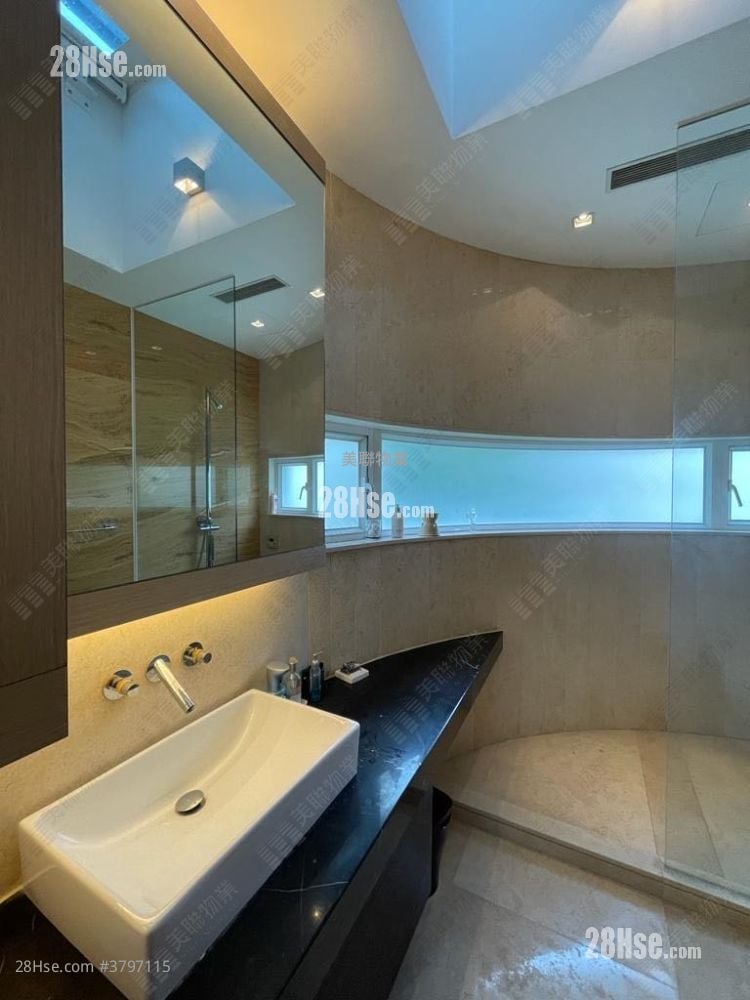 The Great Hill Sell 4 Bedrooms 3,197 ft²