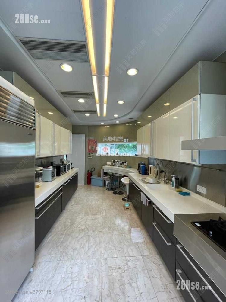 The Great Hill Sell 4 Bedrooms 3,197 ft²