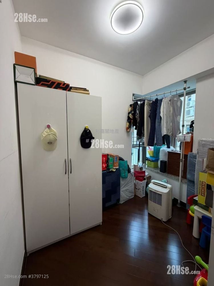 Mayfair By The Sea Sell 3 Bedrooms , 2 Bathrooms 1,080 ft²