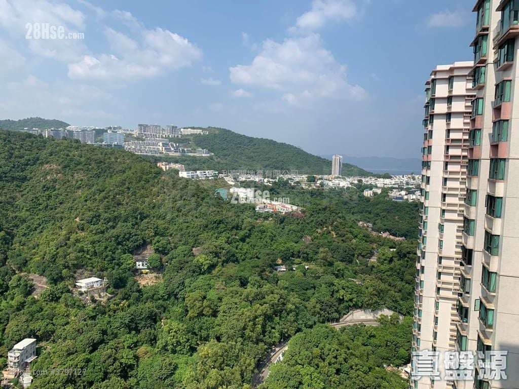 Royal Ascot Sell 3 Bedrooms , 2 Bathrooms 974 ft²