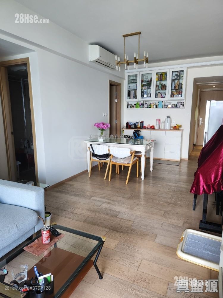 Lp6 Sell 4 Bedrooms , 4 Bathrooms 1,086 ft²