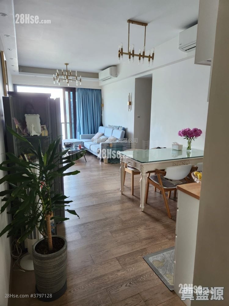 Lp6 Sell 4 Bedrooms , 4 Bathrooms 1,086 ft²