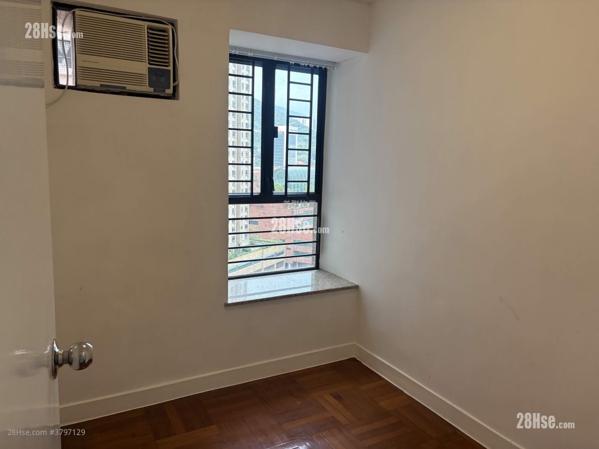 Wai Wah Centre Sell 2 Bedrooms , 1 Bathroom 308 ft²
