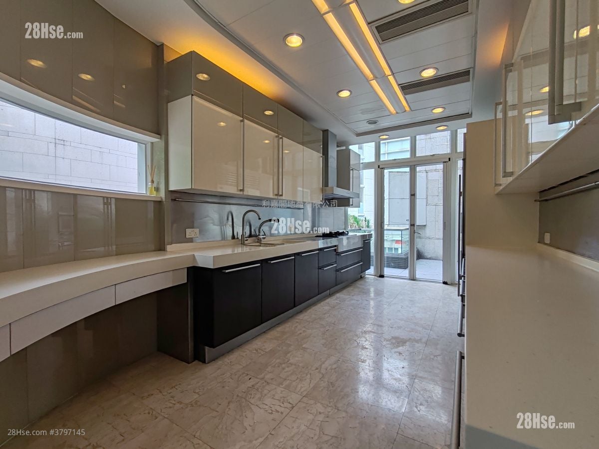 The Great Hill Sell 4 Bedrooms , 4 Bathrooms 3,197 ft²