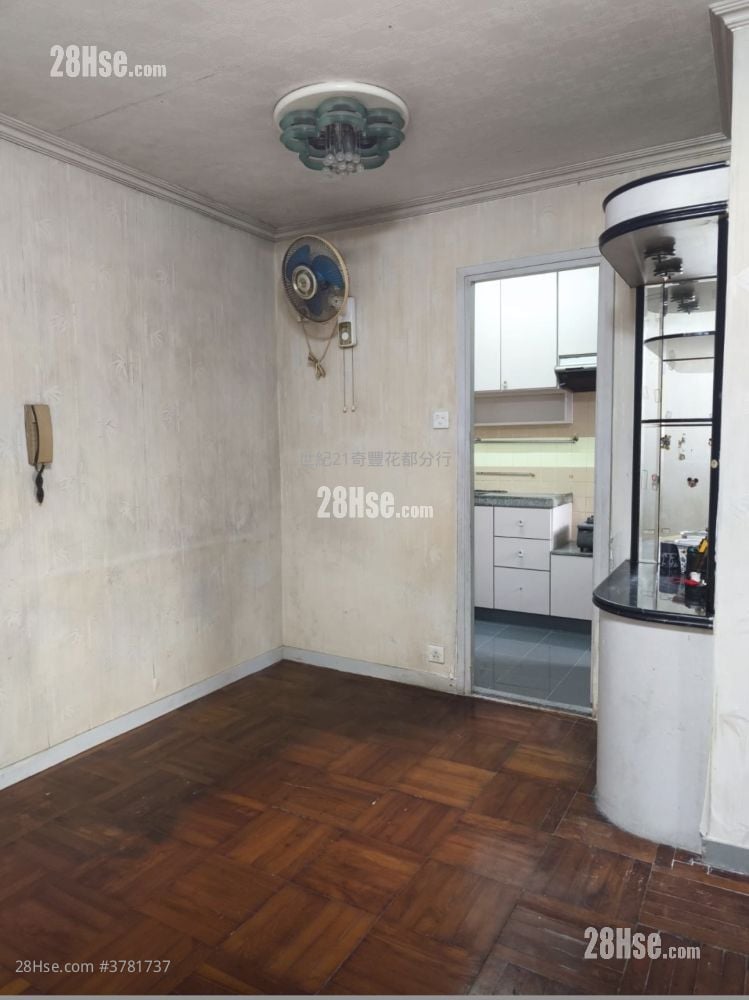 Yat Nga Court Sell 2 Bedrooms , 1 Bathroom 376 ft²