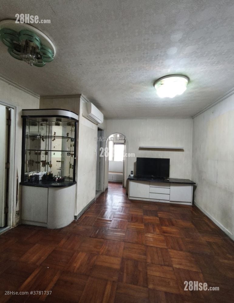 Yat Nga Court Sell 2 Bedrooms , 1 Bathroom 376 ft²