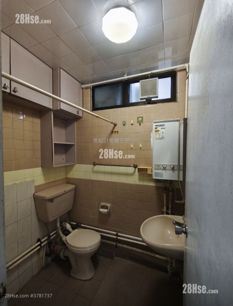 Yat Nga Court Sell 2 Bedrooms , 1 Bathroom 376 ft²