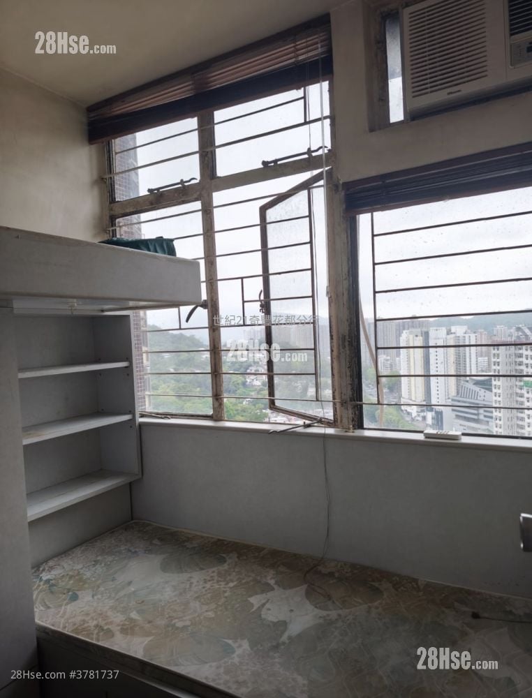Yat Nga Court Sell 2 Bedrooms , 1 Bathroom 376 ft²