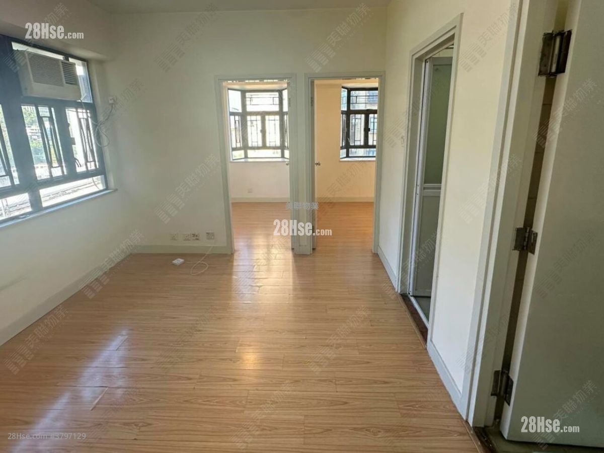 Wai Wah Centre Sell 2 Bedrooms , 1 Bathroom 308 ft²
