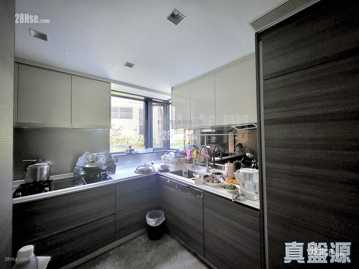 Parc Inverness Sell 4 Bedrooms , 3 Bathrooms 1,514 ft²