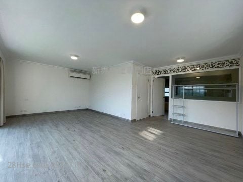 村屋 售盘 3 房 , 4 浴室 2,100 平方尺