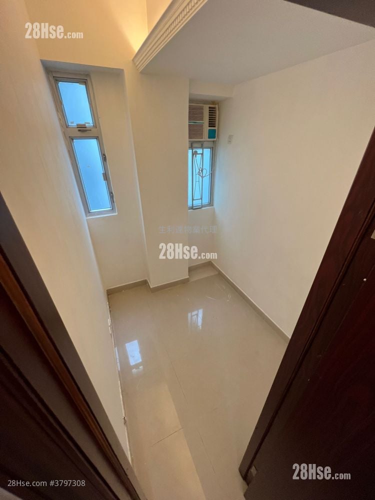 Kiu Wing Building Sell 2 Bedrooms , 1 Bathroom 228 ft²