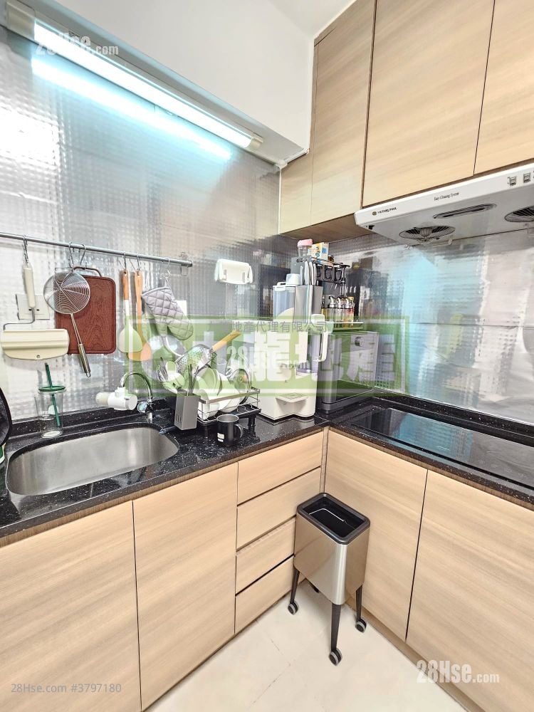 Sun Wing Building Sell 2 Bedrooms , 1 Bathroom 370 ft²