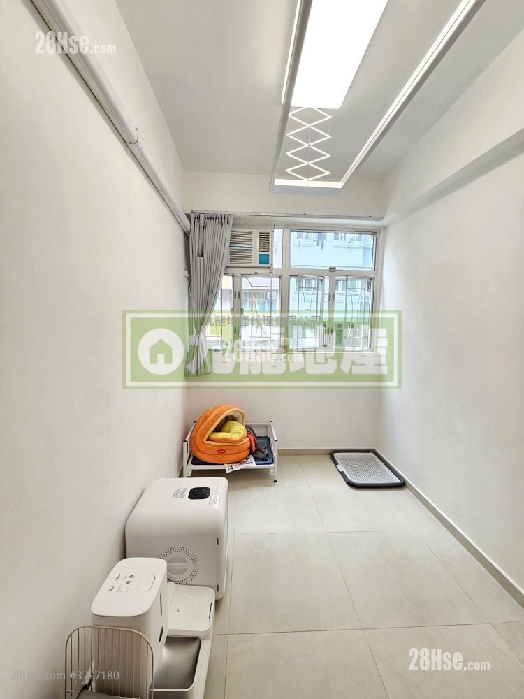 Sun Wing Building Sell 2 Bedrooms , 1 Bathroom 370 ft²