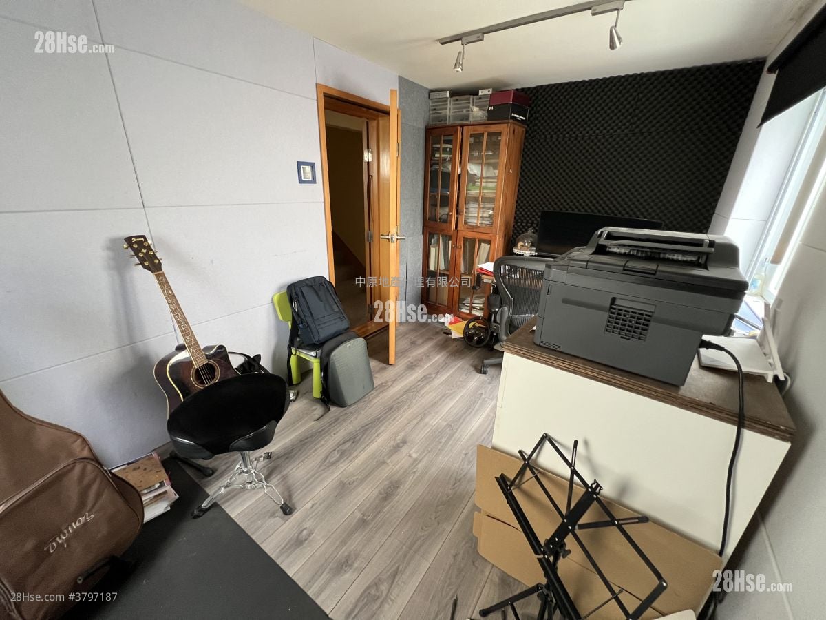 bedroom 1: Fairview Park Sell 4 Bedrooms 1,245 ft²