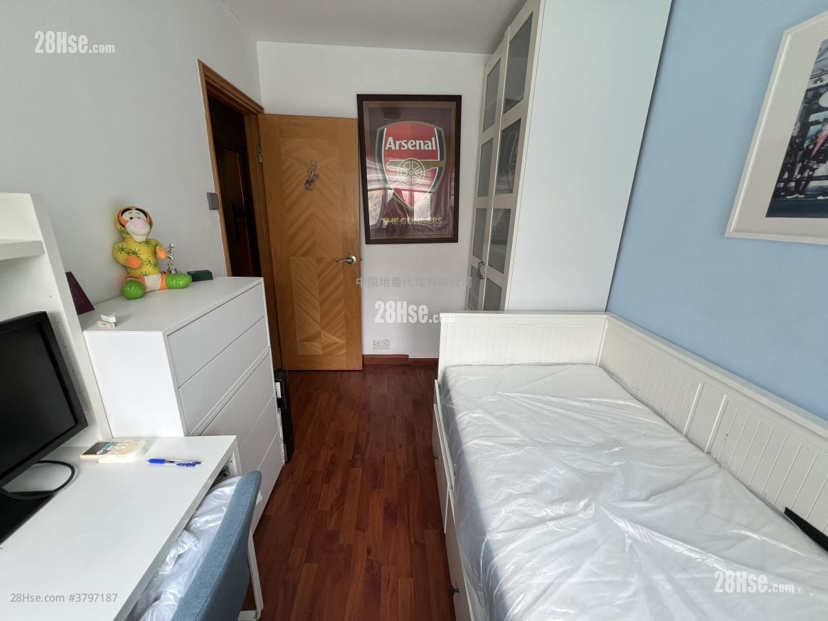 bedroom 3: Fairview Park Sell 4 Bedrooms 1,245 ft²