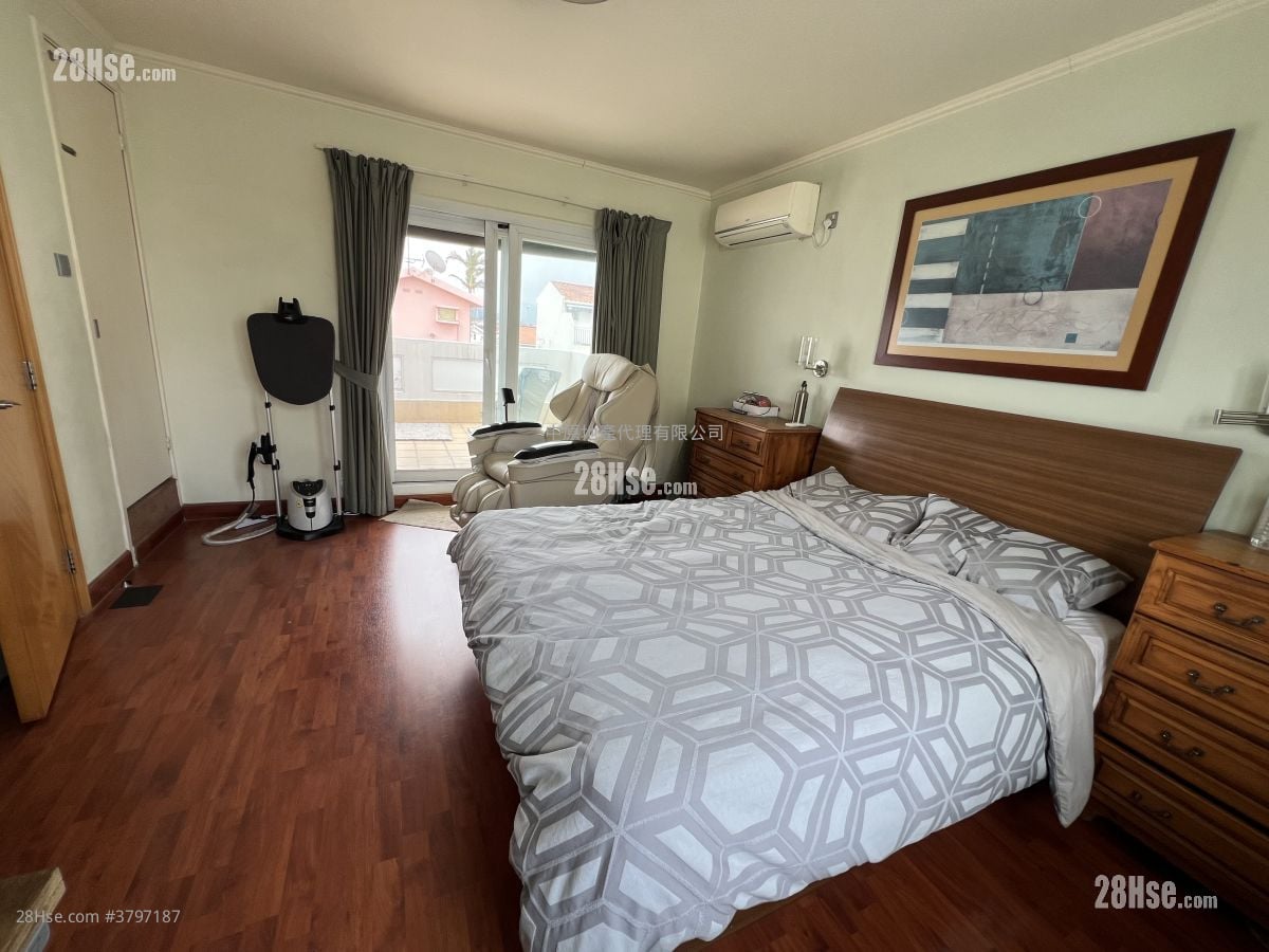 master room: Fairview Park Sell 4 Bedrooms 1,245 ft²