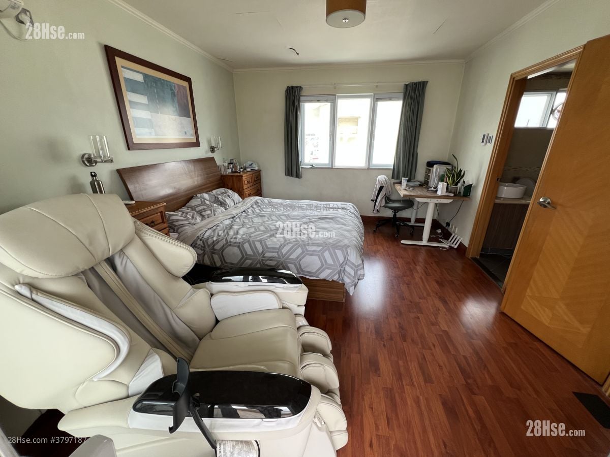 master room: Fairview Park Sell 4 Bedrooms 1,245 ft²