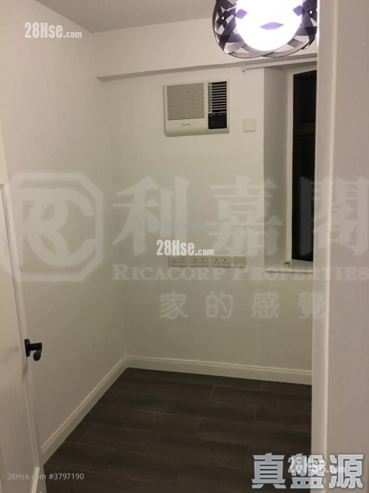 Fortress Garden Sell 2 Bedrooms 652 ft²