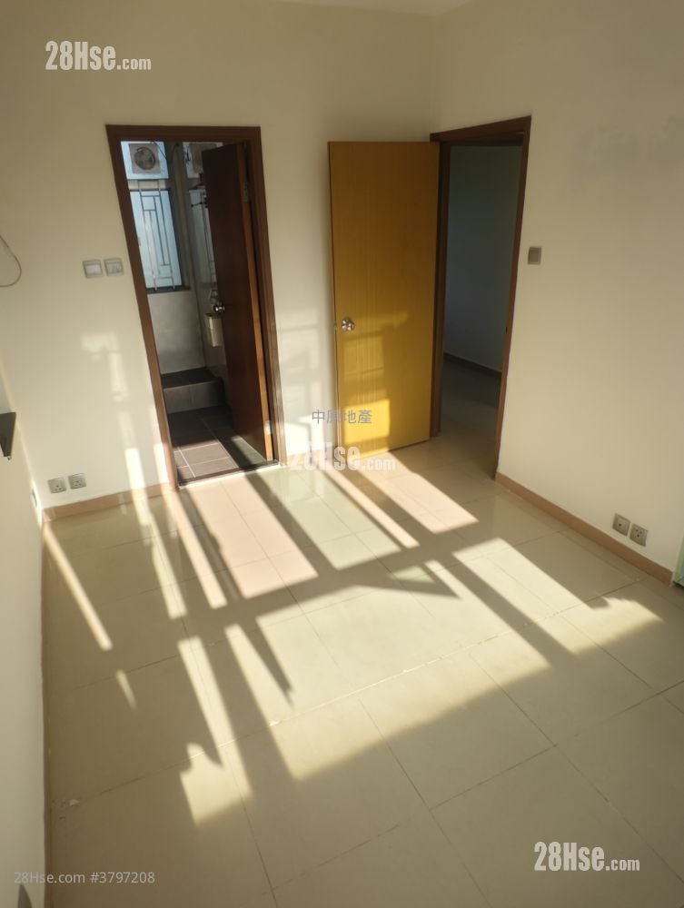 Hong Kong Garden Sell 3 Bedrooms , 2 Bathrooms 828 ft²