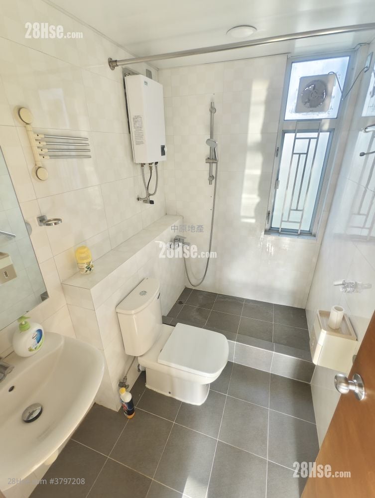 Hong Kong Garden Sell 3 Bedrooms , 2 Bathrooms 828 ft²