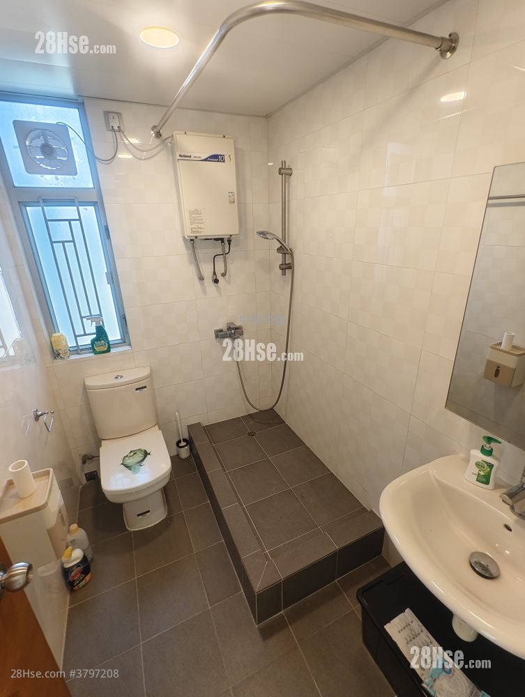 Hong Kong Garden Sell 3 Bedrooms , 2 Bathrooms 828 ft²