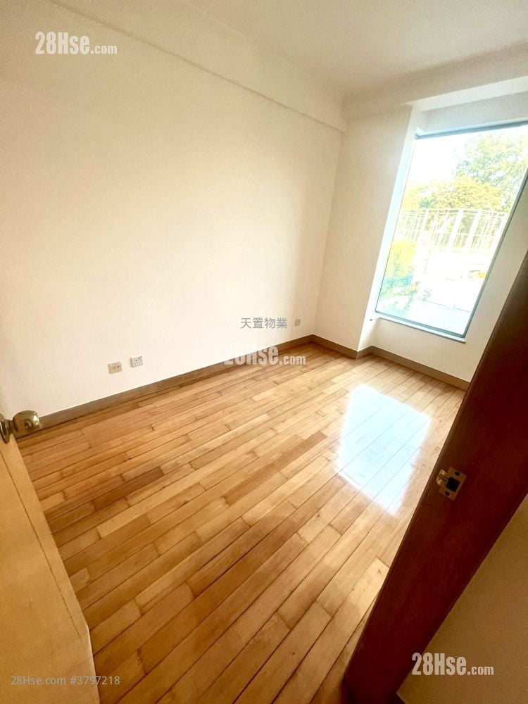 Recours La Serre Sell 3 Bedrooms , 3 Bathrooms 854 ft²