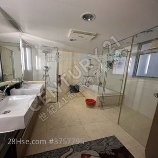 世纪21奇丰>搵楼热线 Eddie 梁生 61280235 银湖天峰  环境优美 铁路盘 食店商场 交通齐 >>>必睇 减价4房 减价