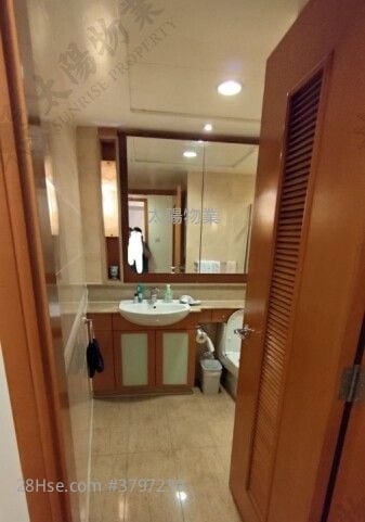 半岛豪庭 售盘 3 房 718 平方尺