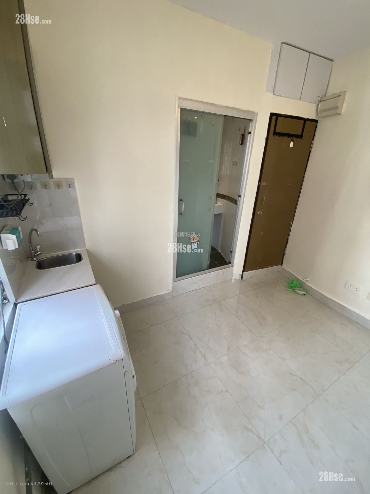 Chinese Mansion Rental Studio 130 ft²